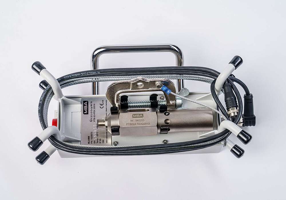 Display mit Schutzklappe und Messsonde des MLA900