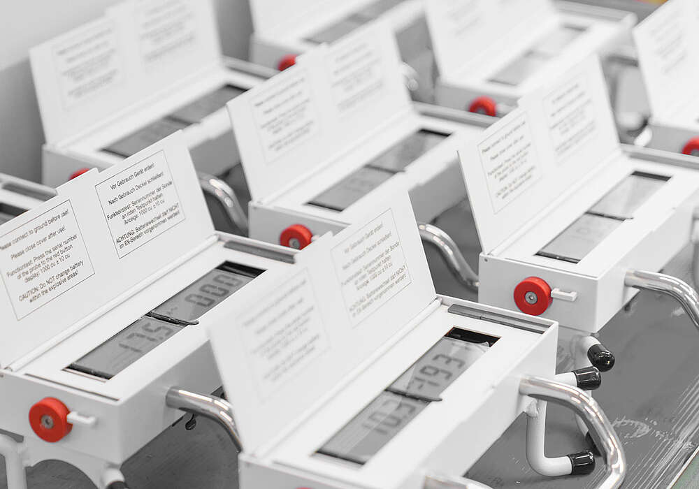 Display des MLA900 mit integrierter Schutzklappe